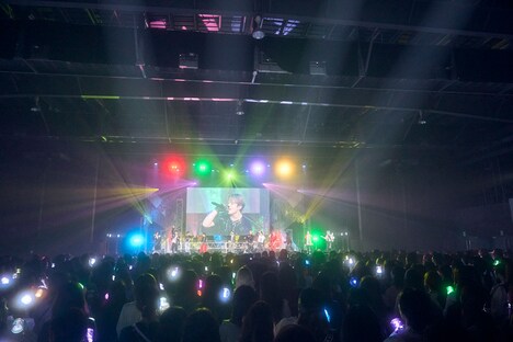 JO1とJAM。(c)LAPONE Entertainment