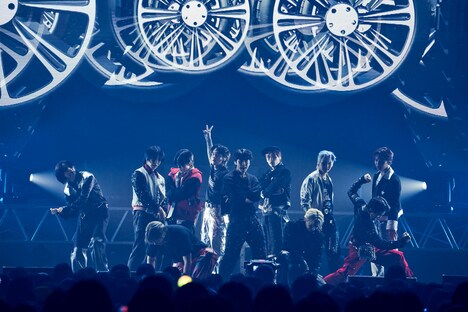 「HAPPY UNBIRTHDAY」のパフォーマンスの様子。(c)LAPONE Entertainment