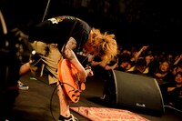 横山健（G, Vo / Ken Yokoyama）（撮影：半田安政）