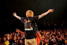 横山健（G, Vo / Ken Yokoyama）（撮影：半田安政）