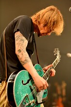 横山健（G, Vo / Ken Yokoyama）（撮影：半田安政）