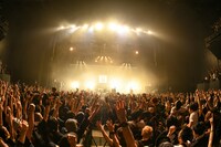 Ken Yokoyamaのライブの様子。（撮影：岸田哲平）