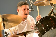 松本"EKKUN"英二（Dr / Ken Yokoyama）（撮影：半田安政）