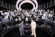 人気画像4位は「『ライブ・エール』曲目発表、TUBEとBE:FIRSTが“TUBE:FIRST”に」より、内村光良と福山雅治。(写真提供:NHK)