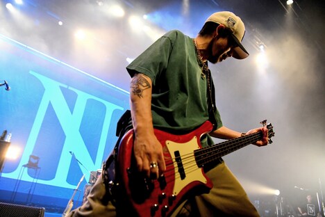 T$UYO$HI（B / The BONEZ）（撮影：半田安政）