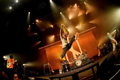 The BONEZ（撮影：半田安政）