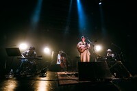 「折坂悠太 ツアー2024 あいず」最終公演の様子。（Photo by Yukitaka Amamiya）