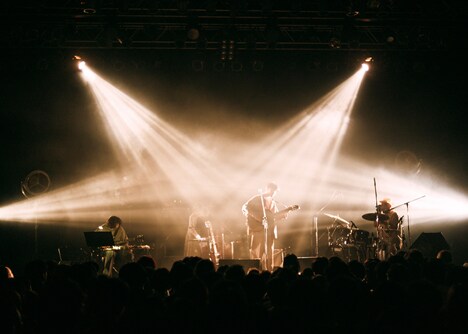 「折坂悠太 ツアー2024 あいず」最終公演の様子。(Photo by Yukitaka Amamiya)