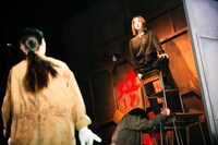 「山本試験紙 vol.2『ピクトグラム』」のワンシーン。（撮影：水津惣一郎）