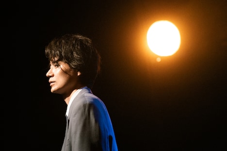 「山本試験紙 vol.2『ピクトグラム』」のワンシーン。(撮影:水津惣一郎)