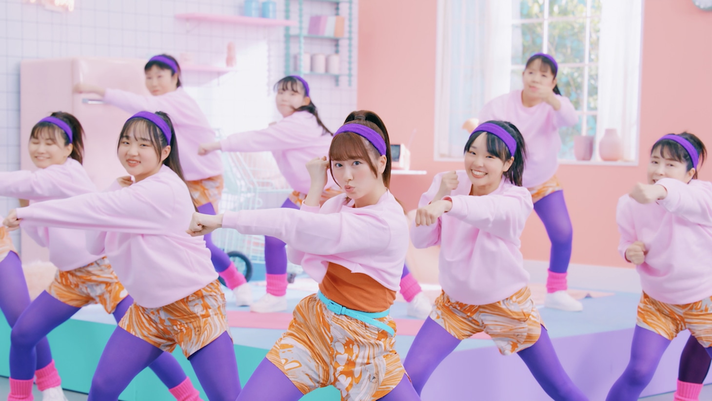 ももいろクローバーZ「MEKIMEKI」ミュージックビデオより。