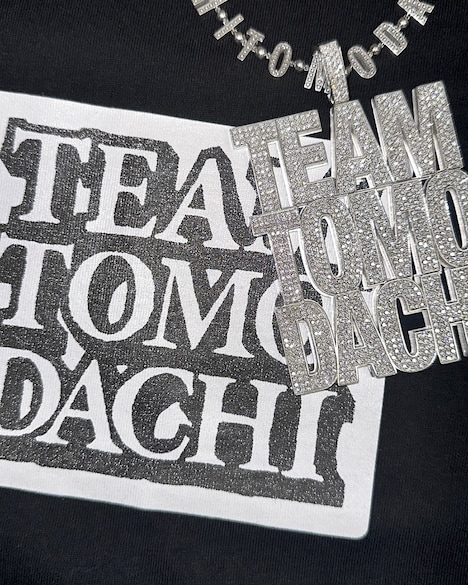 「チーム友達×BlackEyePatch」ビジュアル