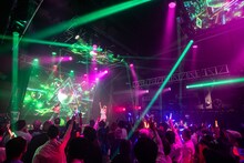 「SANDAL TELEPHONE 5th Anniversary Party "DO YOU LOVE ME?"」の様子。