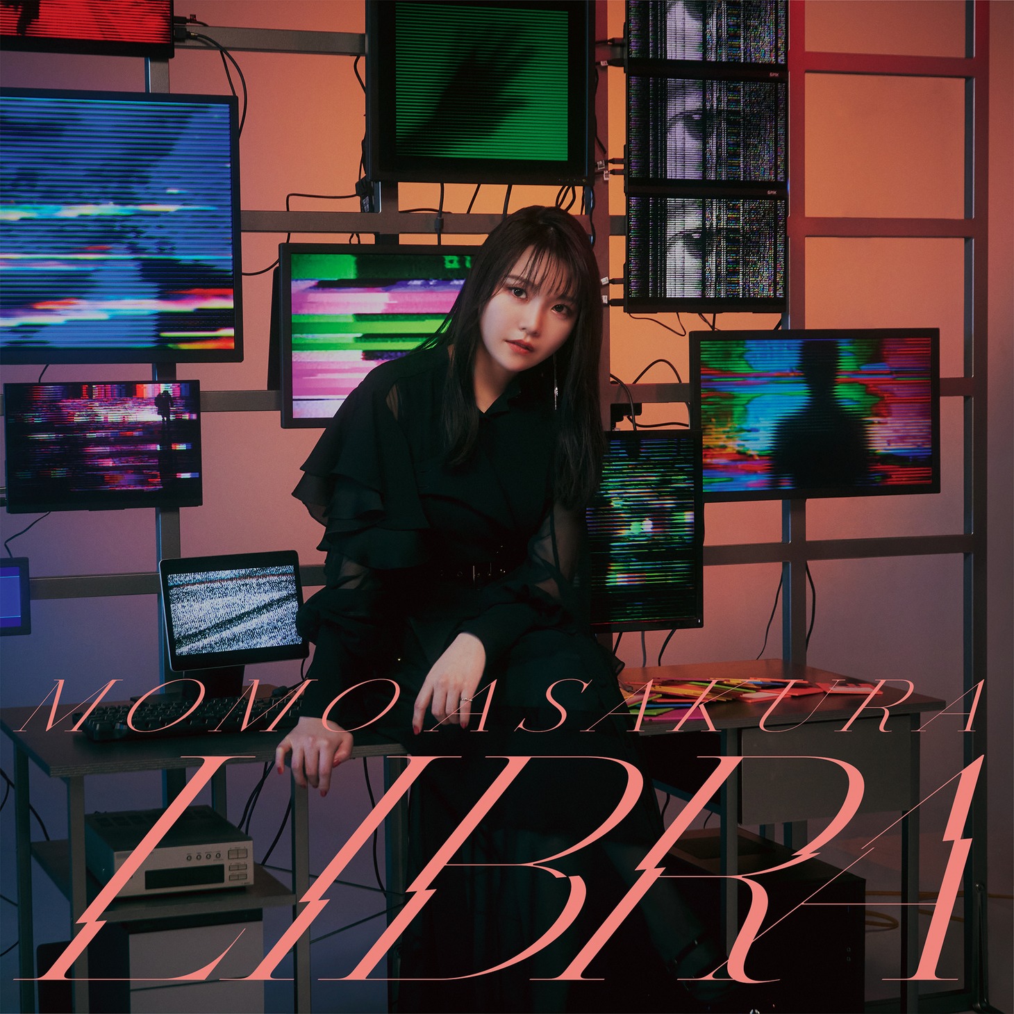 麻倉もも「LIBRA」初回生産限定盤ジャケット