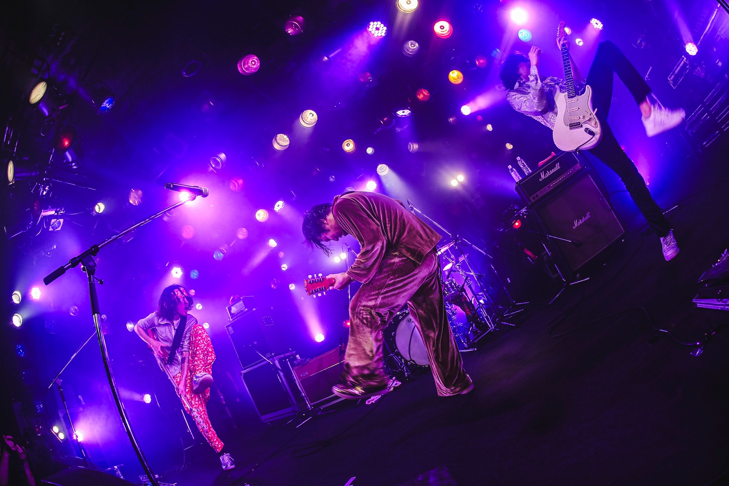 「挫・人間 TOUR 2024『みんなで！ZU・BU・NU・RE』」東京・渋谷CLUB QUATTRO公演の様子。（撮影：百恵）