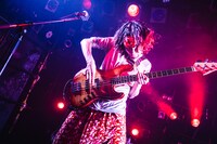 マジル声児（B, Cho）（撮影：百恵）