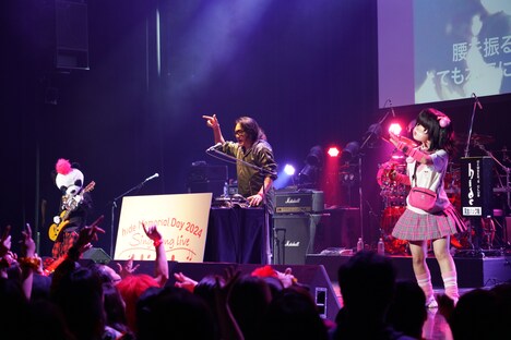 DJ-INAによるDJコーナーの様子。