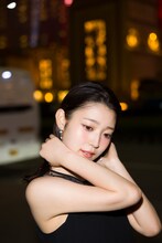 阪口珠美（乃木坂46）の1st写真集「青いバラ」より。（撮影：Takeo Dec.）