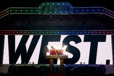 オープニングの登場シーンのWEST.。