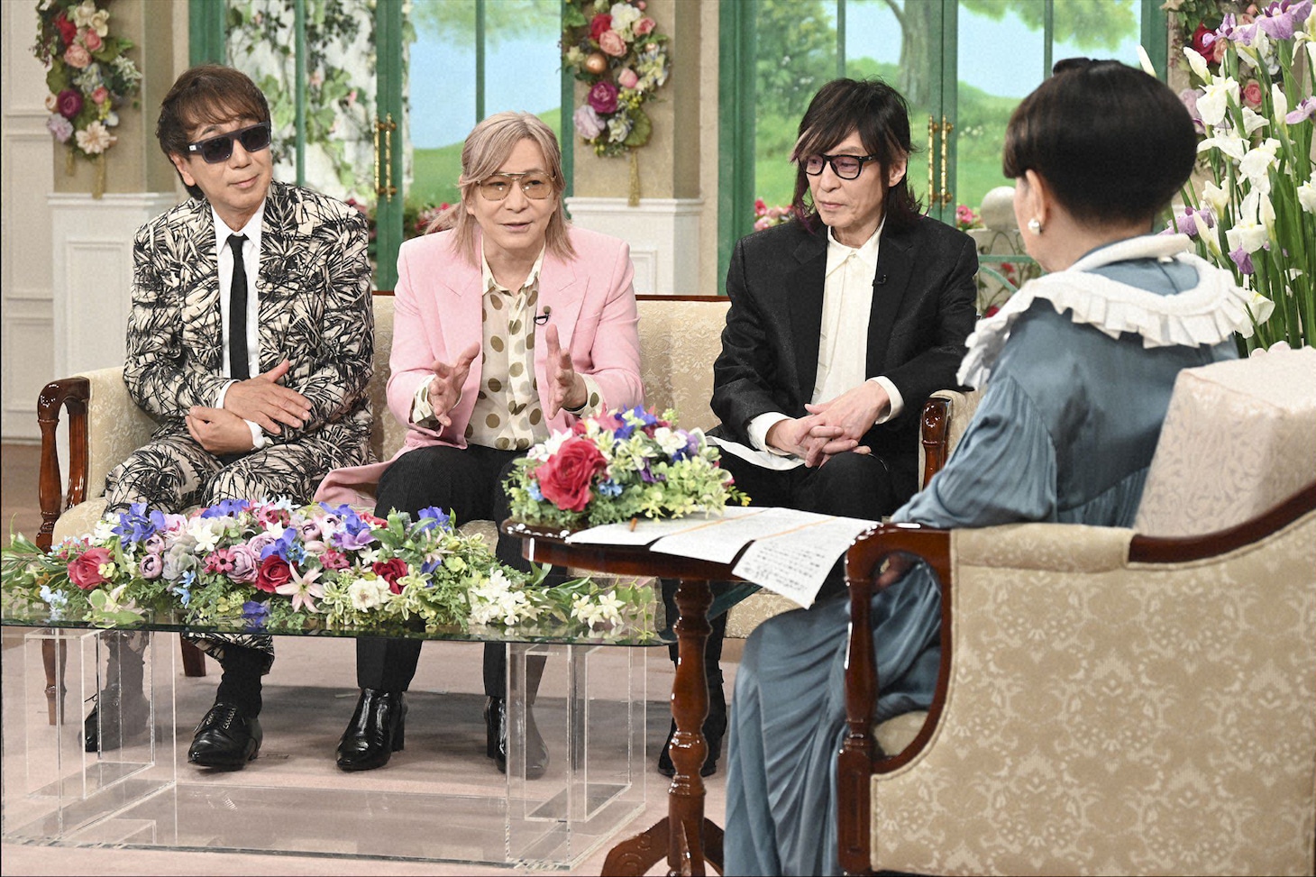 人気画像2位は「来週放送『徹子の部屋』にTM NETWORK、美川憲一、中村雅俊がゲスト出演」より、TM NETWORKと黒柳徹子。(c)テレビ朝日