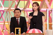 左から田中卓志（アンガールズ） 、村重杏奈。 (c)フジテレビ