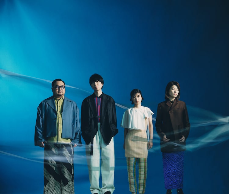 ゲスの極み乙女。一番右がほな・いこか。