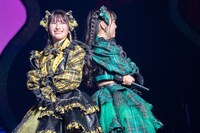 左から菅田愛貴、吉川ひより。