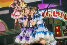 左から杏ジュリア、辻野かなみ。