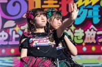 左から小泉遥香、吉川ひより。