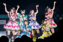 「ときめきパーティ」を披露する超ときめき♡宣伝部。