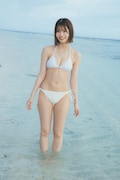 人気画像6位は「日向坂46高本彩花、タヒチの海でビキニ姿に」より、高本彩花の1st写真集(タイトル未定)先行カット。(撮影:東京祐)(c)KOBUNSHA
