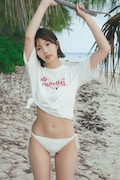 高本彩花の1st写真集「僕の記憶の中で」より。(撮影:東京祐)(c)KOBUNSHA