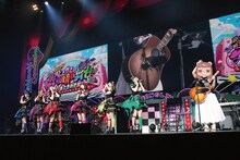 超ときめき♡宣伝部とコレサワ。（提供：エイベックス）