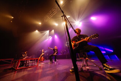 アコースティック形式で「My Friend」を披露するSPYAIR。（撮影：木村泰之）