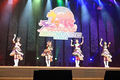 サプライズライブを披露した福嶋晴菜、藤本侑里、上坂すみれ、小倉唯（左から）。