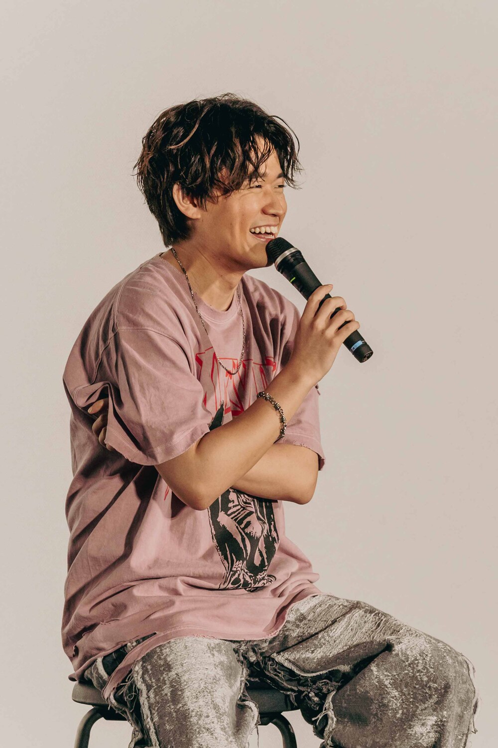 Tani Yuukiがファンを前に初ホールツアーを振り返り、母に花を贈り感謝を伝える