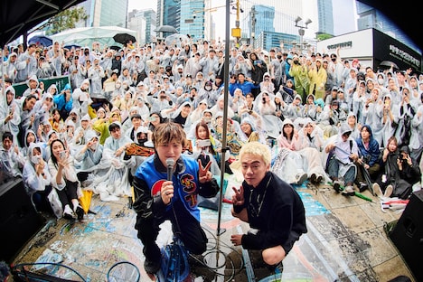 ソウルでの路上ライブの様子。（Photo by KEIKO TANABE）