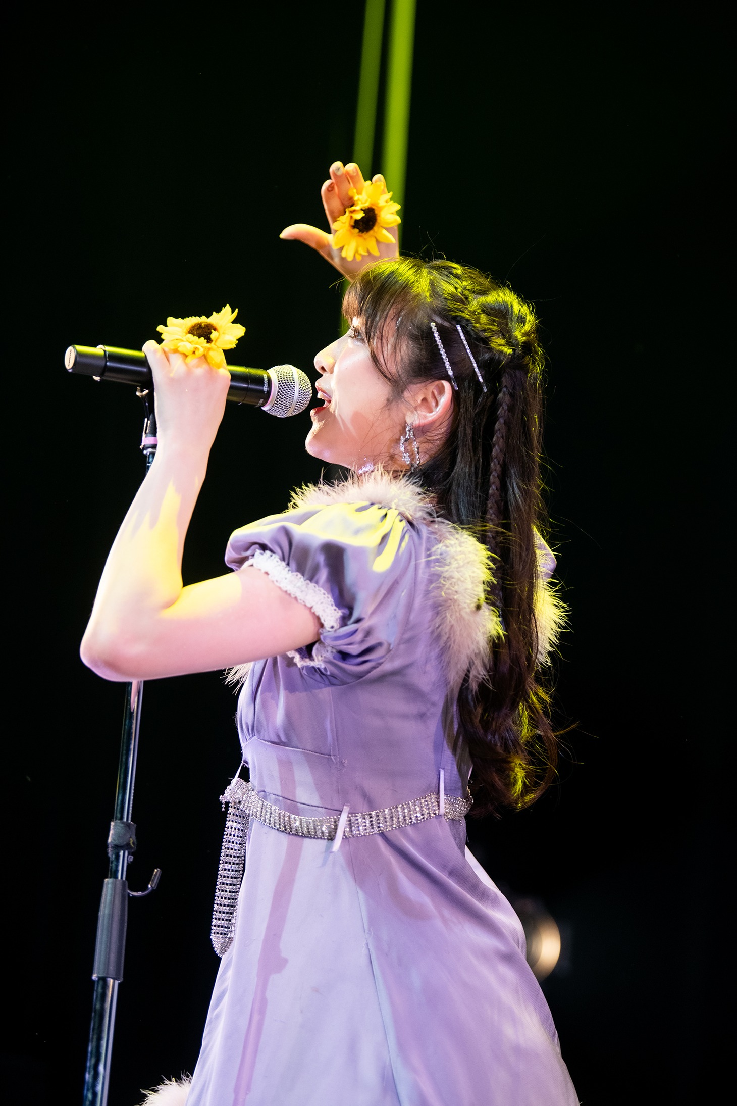新井ひとみ