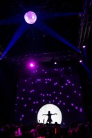 シルエットで魅せる東京女子流。