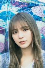 「週刊少年サンデー」2024年24号表紙より、愛来（AMEFURASSHI）のグラビア。