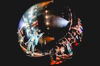 「Vicke Blanka presents RAINBOW ROAD -伝-」ビッケブランカのステージの様子。（撮影：渡邉一生）