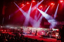 「Vicke Blanka presents RAINBOW ROAD -伝-」絢香のステージの様子。（撮影：松本いづみ）