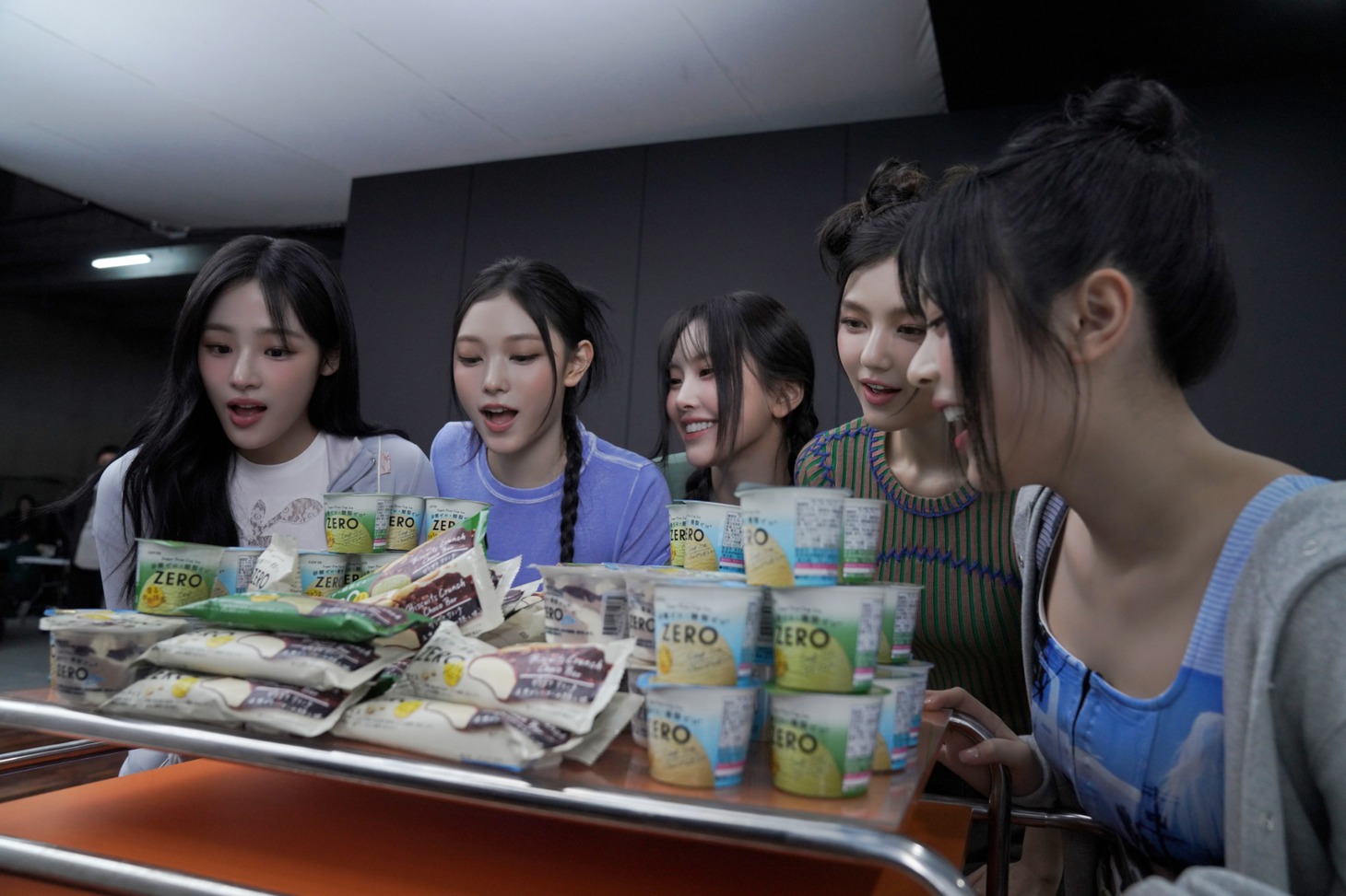 NewJeans出演テレビCM「This is おいしいZERO アイス篇」ビハインドシーン。