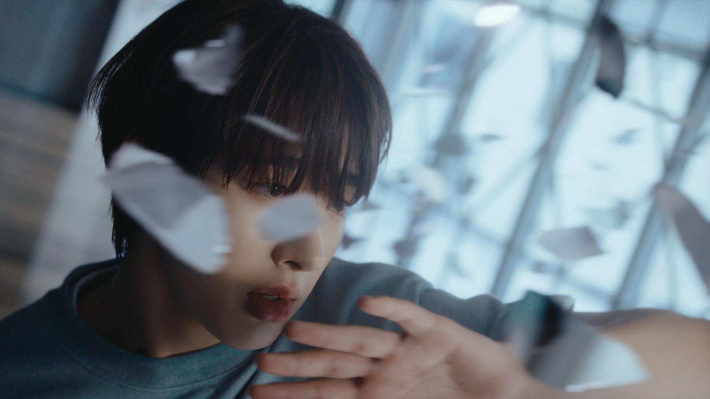 「アクエリアス」新CM「進む人のそばに。ステージ」編より。