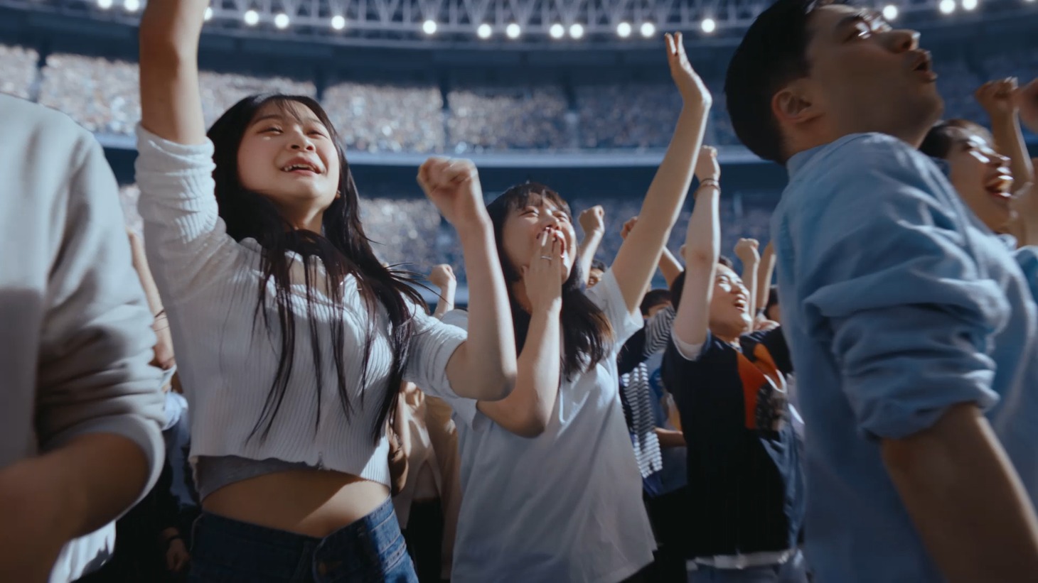 「アクエリアス」新CM「進む人のそばに。ステージ」編より。