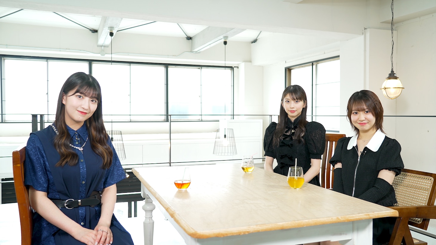 左から羽賀朱音、牧野真莉愛、野中美希。 (c)アップフロントプロモーション