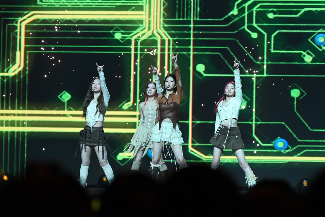 IS:SUEが「KCON」で初のパフォーマンス披露！パワフルなデビュー