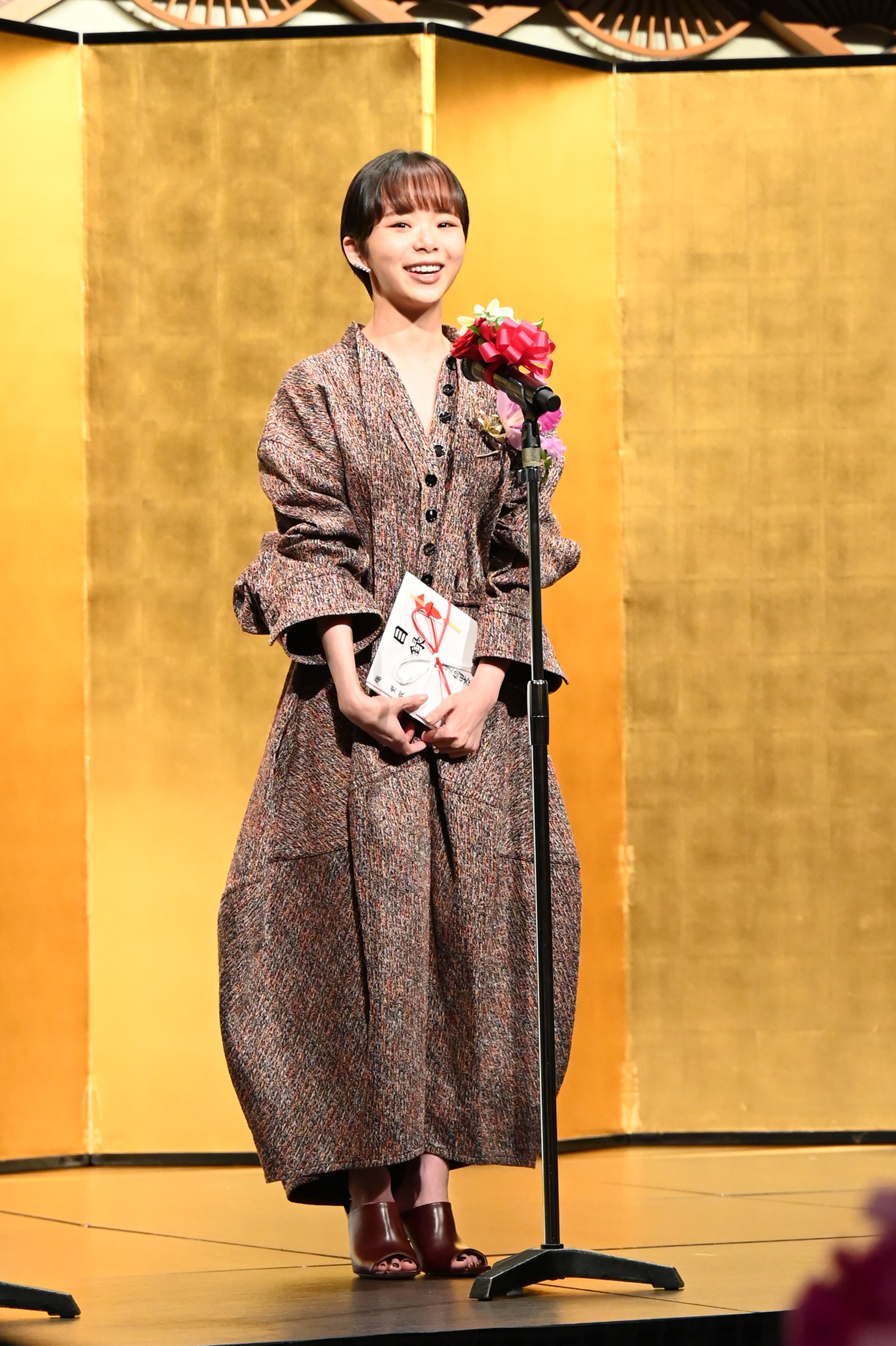 趣里