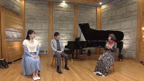 左から松本真季アナウンサー、鈴井貴之、大貫妙子。（写真提供：NHK）