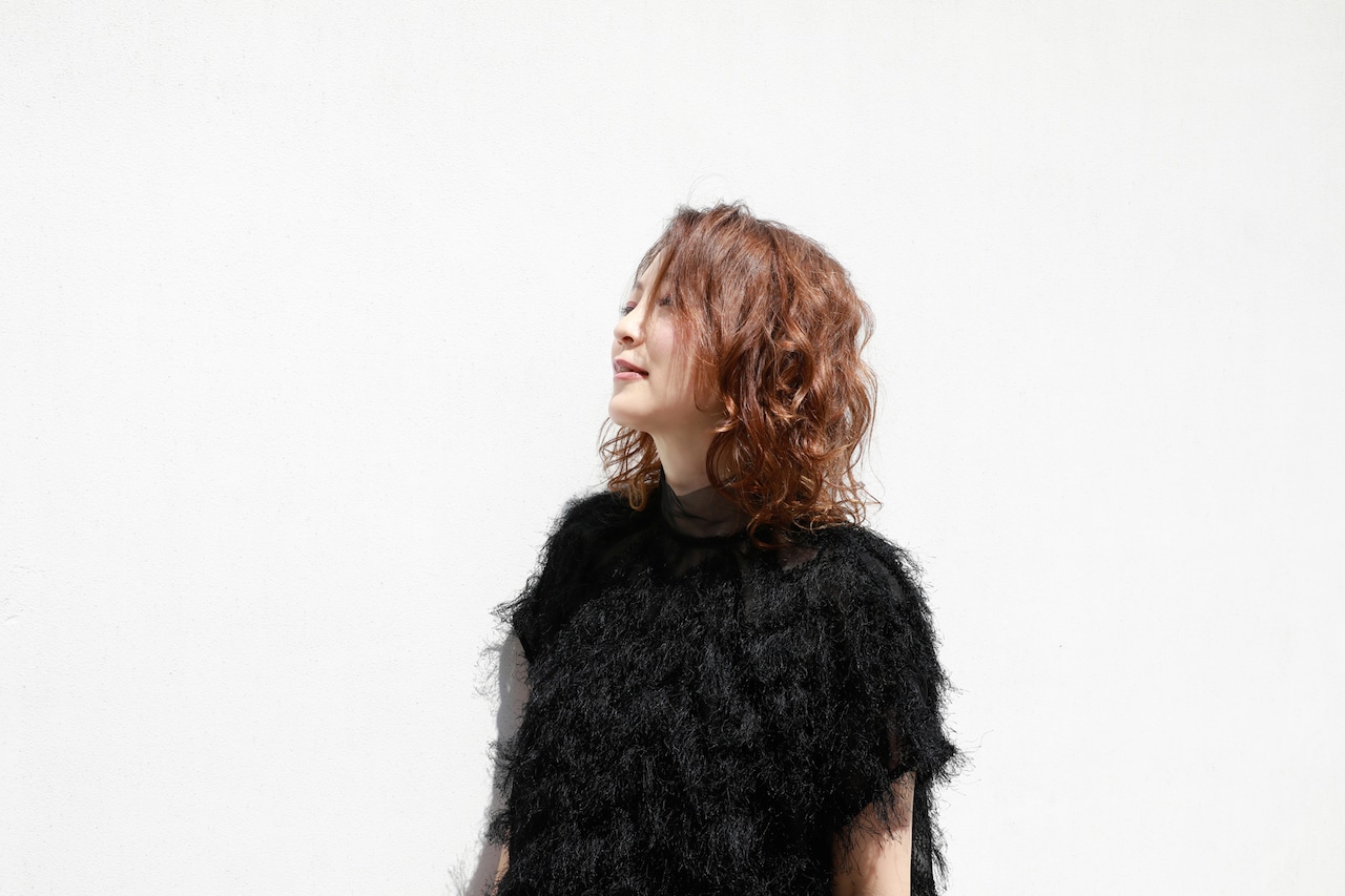 加藤いづみ、1998年の意欲作「SAD BEAUTY」を上田ケンジらとともにライブで再現